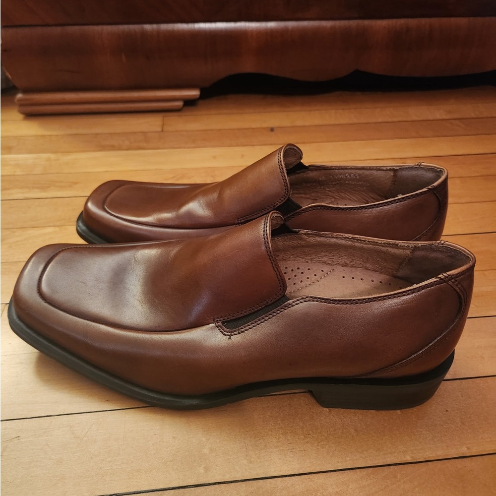 Bass Men's Tan Leather Slip-On Loafers - Picture 3 of 6